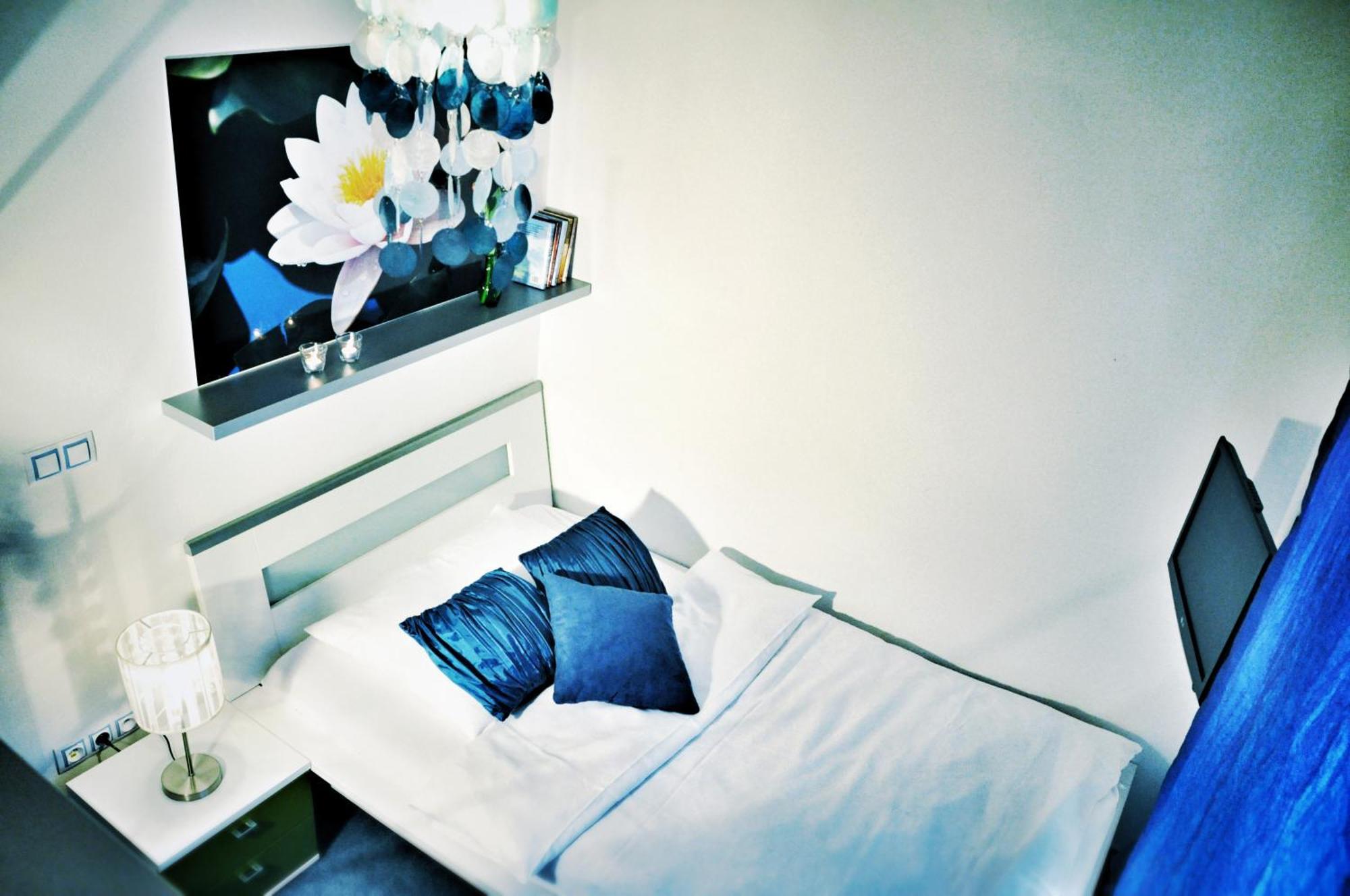 Design Hotel Romantick Trebon Bilik gambar