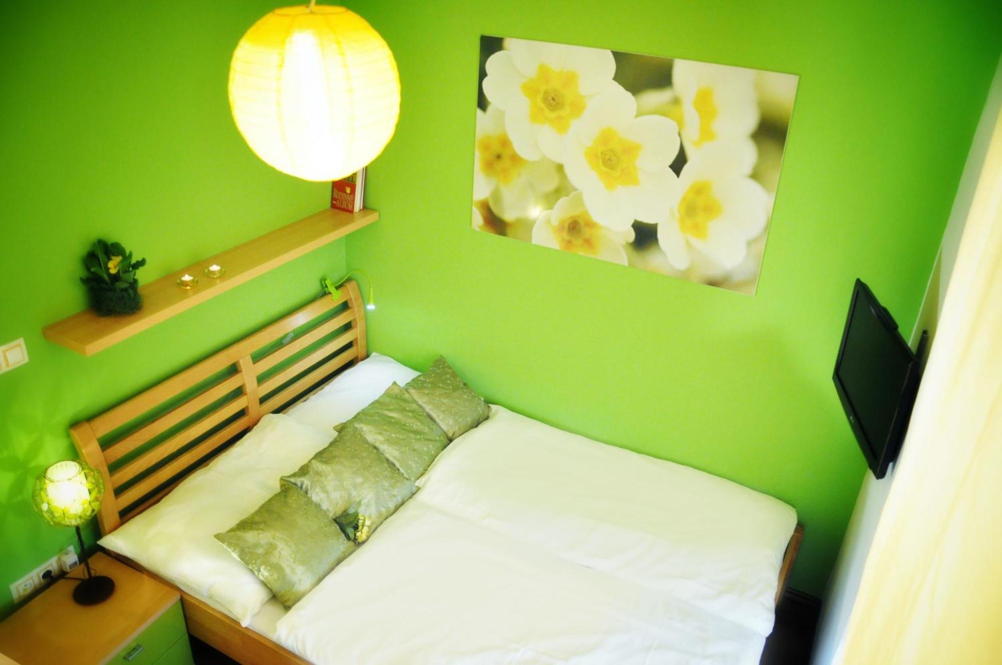 Design Hotel Romantick Trebon Bilik gambar