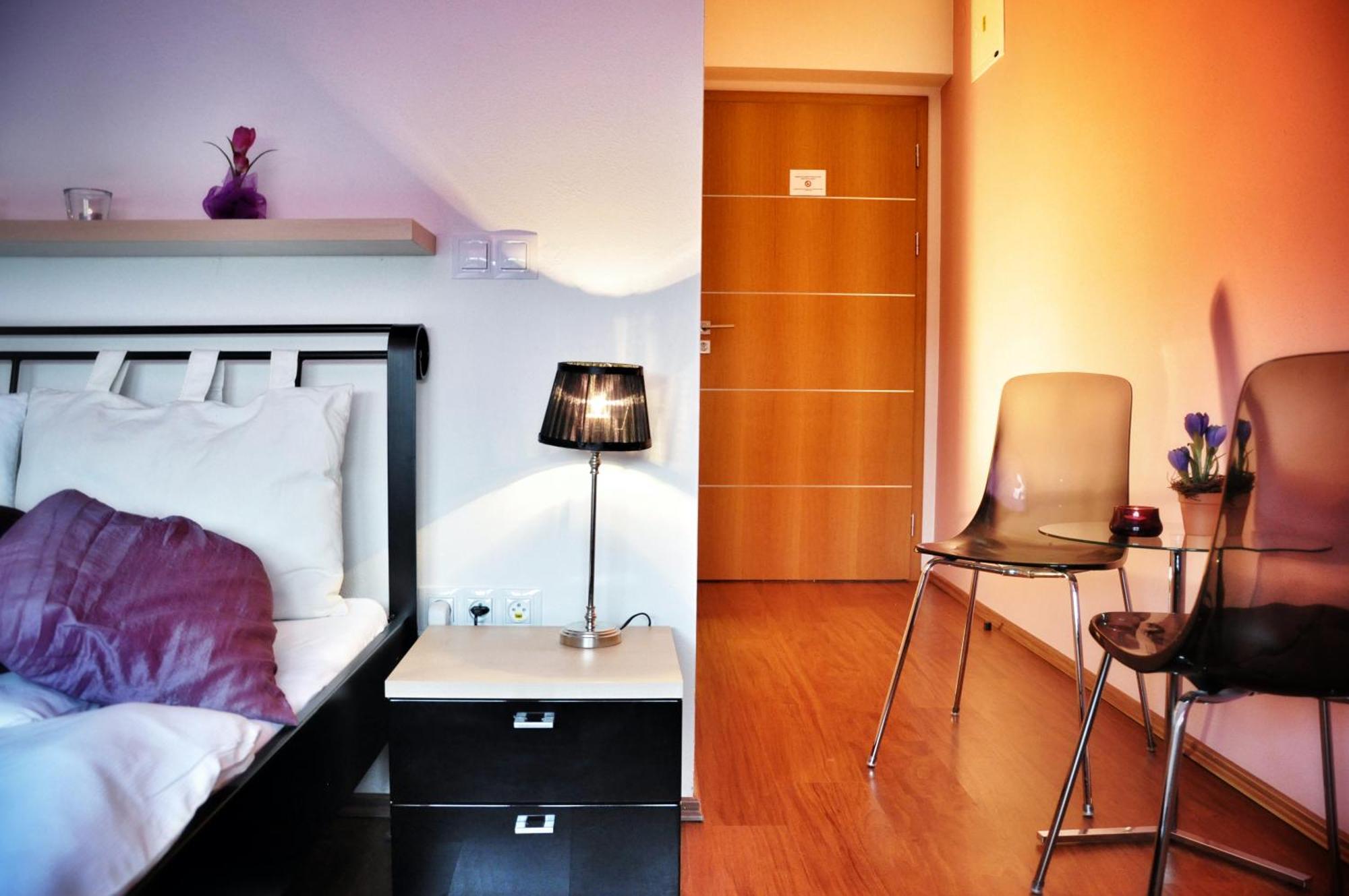 Design Hotel Romantick Trebon Bilik gambar