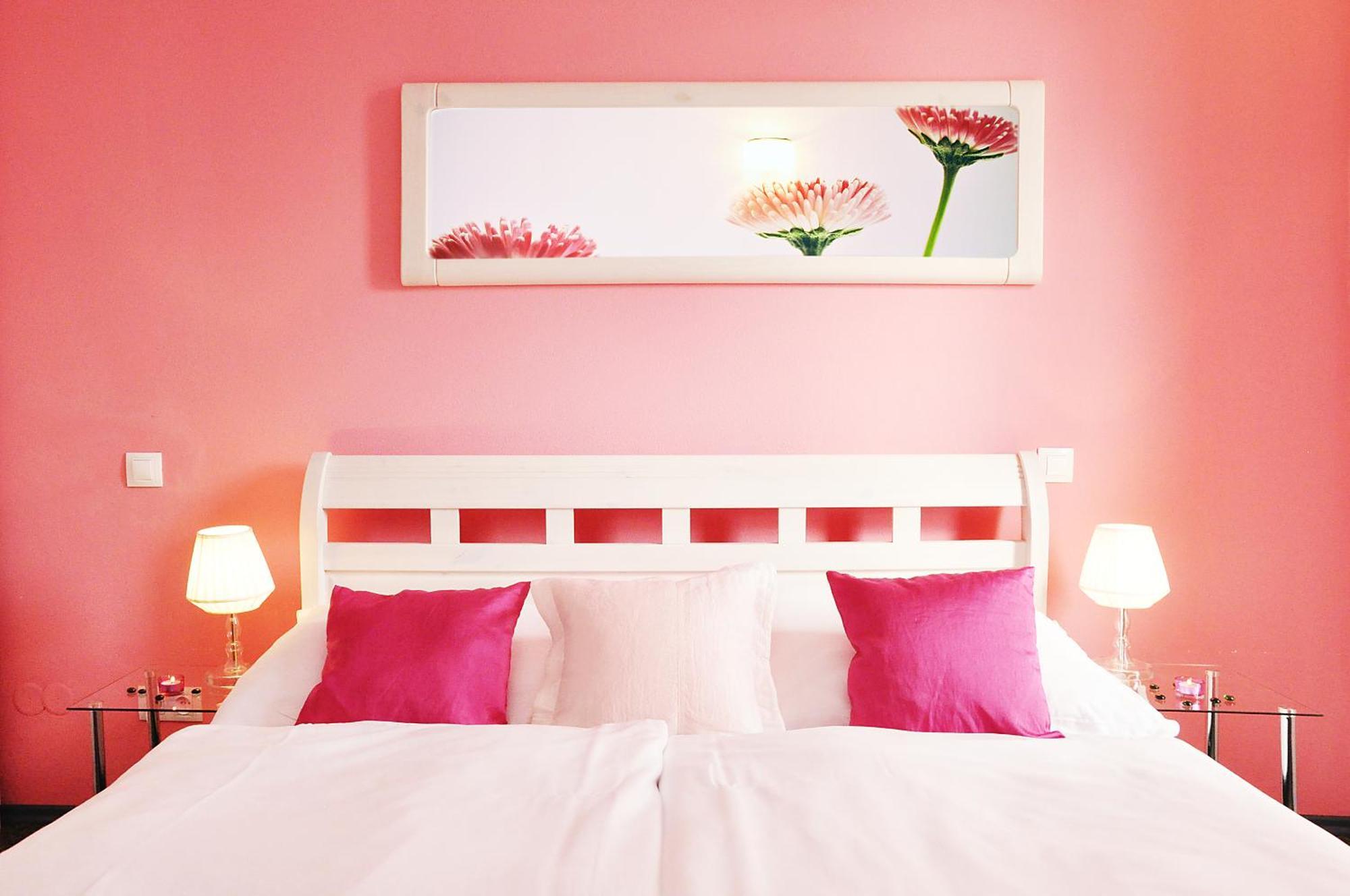 Design Hotel Romantick Trebon Bilik gambar