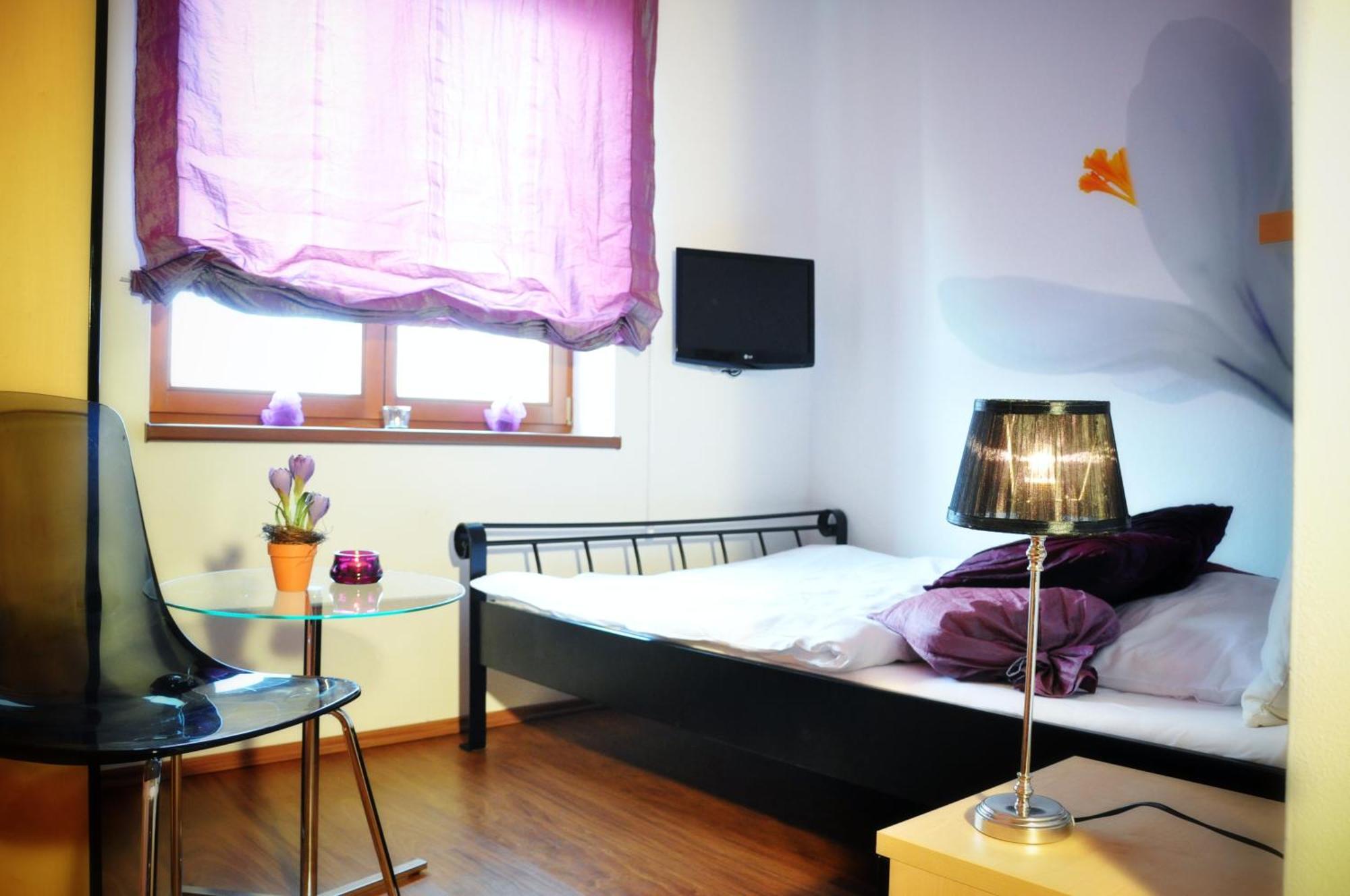 Design Hotel Romantick Trebon Bilik gambar