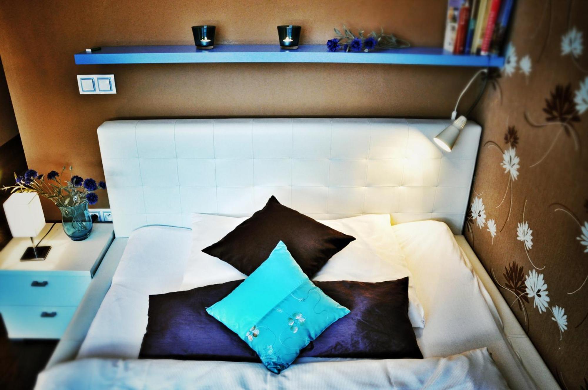 Design Hotel Romantick Trebon Bilik gambar