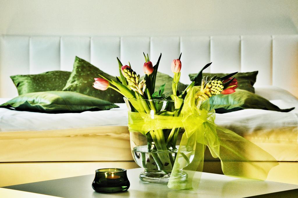 Design Hotel Romantick Trebon Bilik gambar